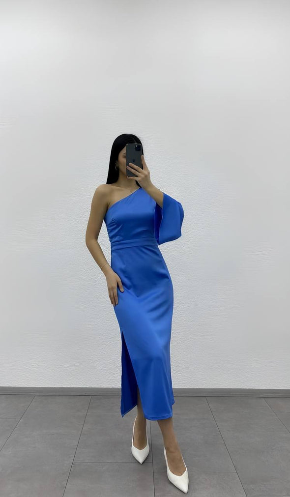 Plava haljina od satena