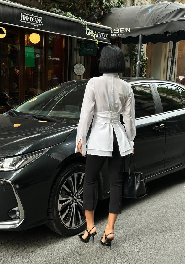 Bijela kosulja sa pojasom