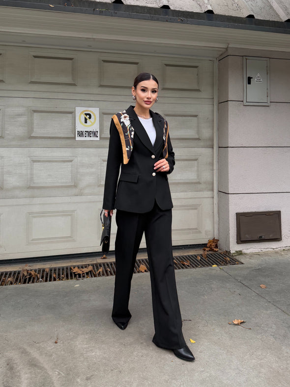 Odijelo crno- sa ukrasnim dugmadima