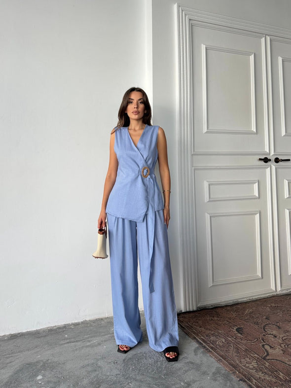 Komplet ( prsluk i pantalone)