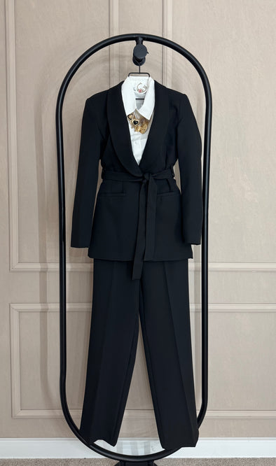 Odijelo crno- sa pojasom