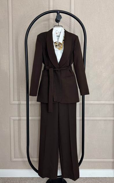 Odijelo smedje- sa pojasom