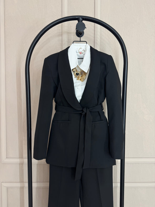 Odijelo crno- sa pojasom