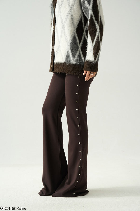 Zvonolike pantalone sa nitnama