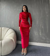 Crvena haljina od plisa