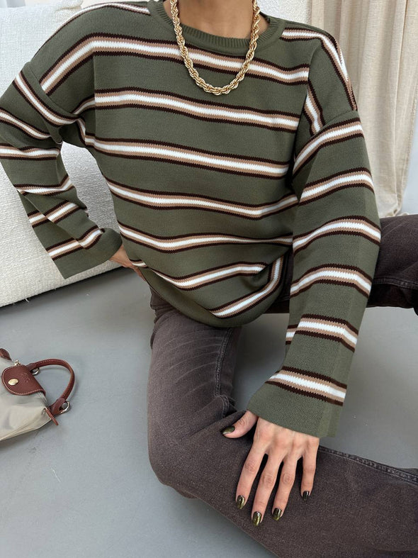 Dzemper maslinasti  sa prugama