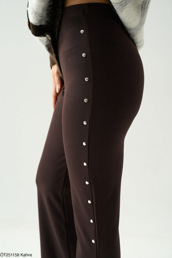 Zvonolike pantalone sa nitnama