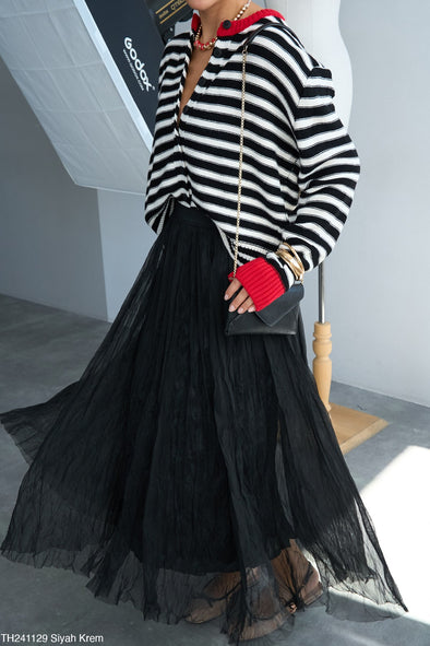 Prugasti dzemper sa crvenim detaljima ( teget)